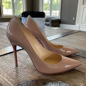 Store display Christian louboutin kate nude 35